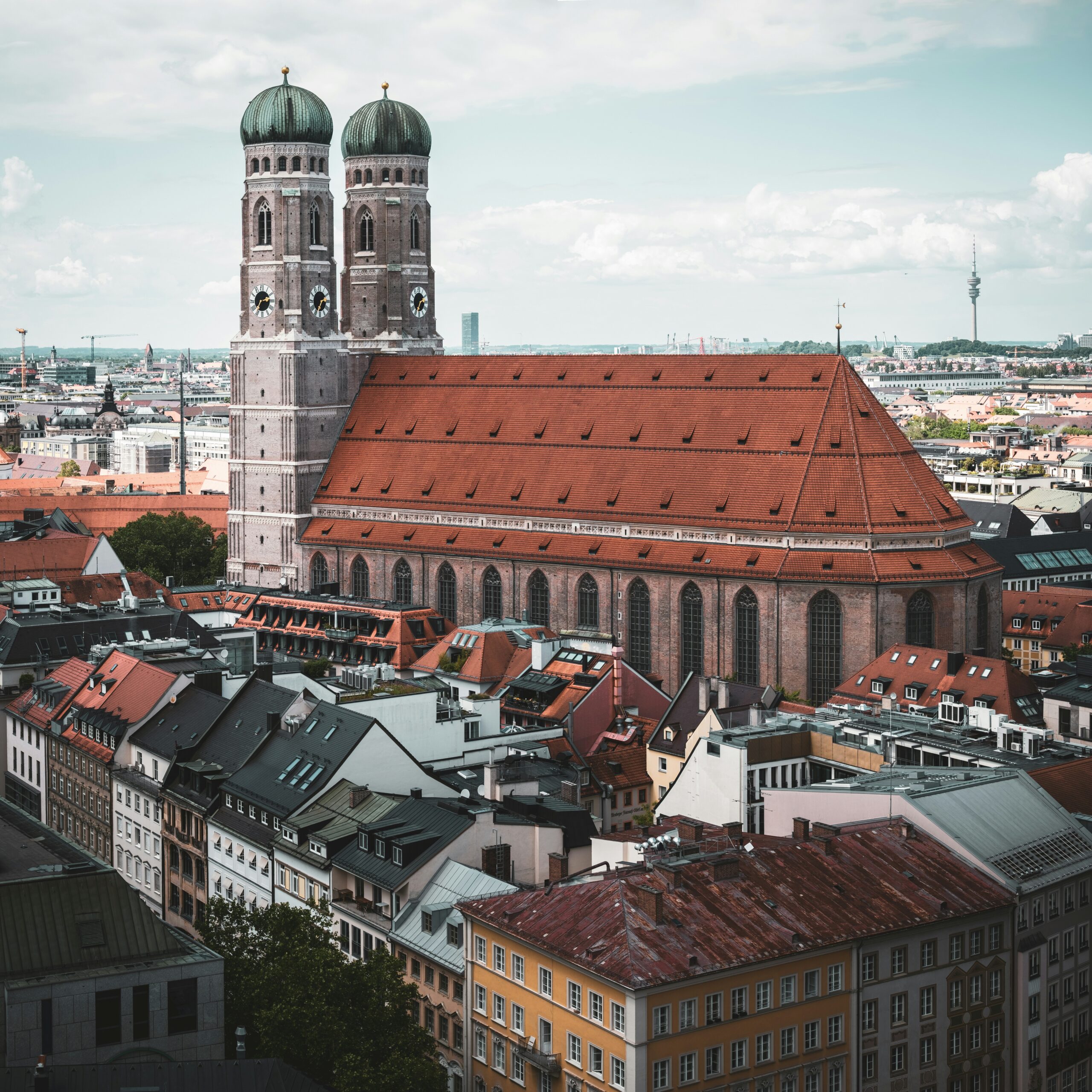 joshua-kettle-fkZsd55P_gQ-unsplash Frauenkirche in München, Rückseite