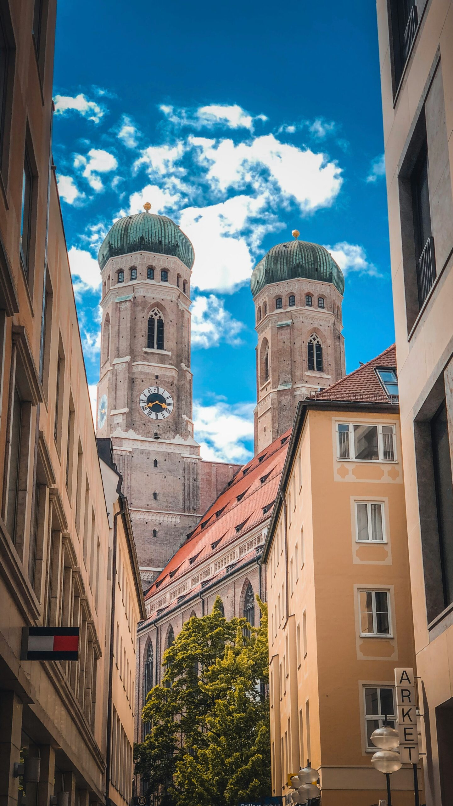 nagarjun-kogaravalli-sathyanarayana-5MC-ltl4LZg-unsplash die Türme der Frauenkirche in München